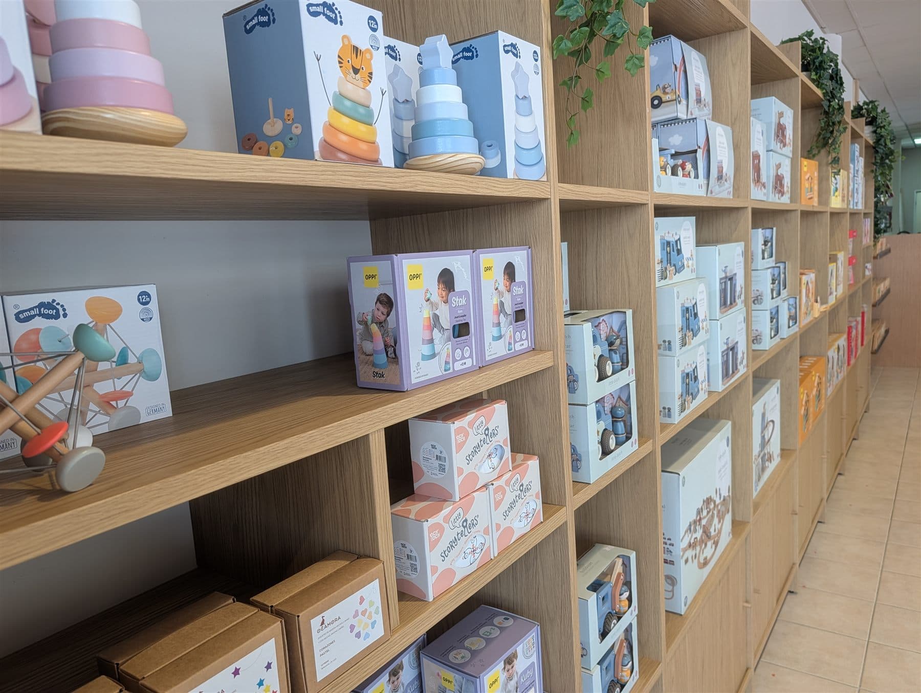 Duurzaam houten speelgoed in de winkel van Lokma
